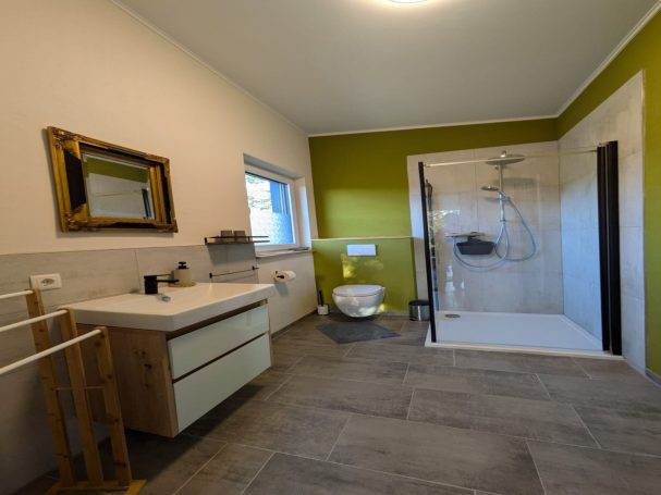Bad Wohlfühlbad mit Regendusche