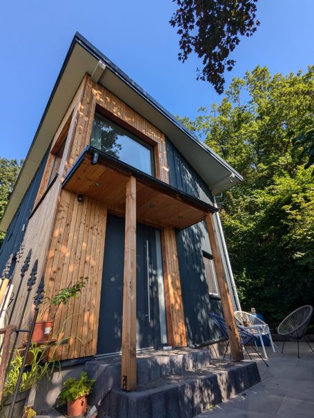 Eingang mit Terrasse